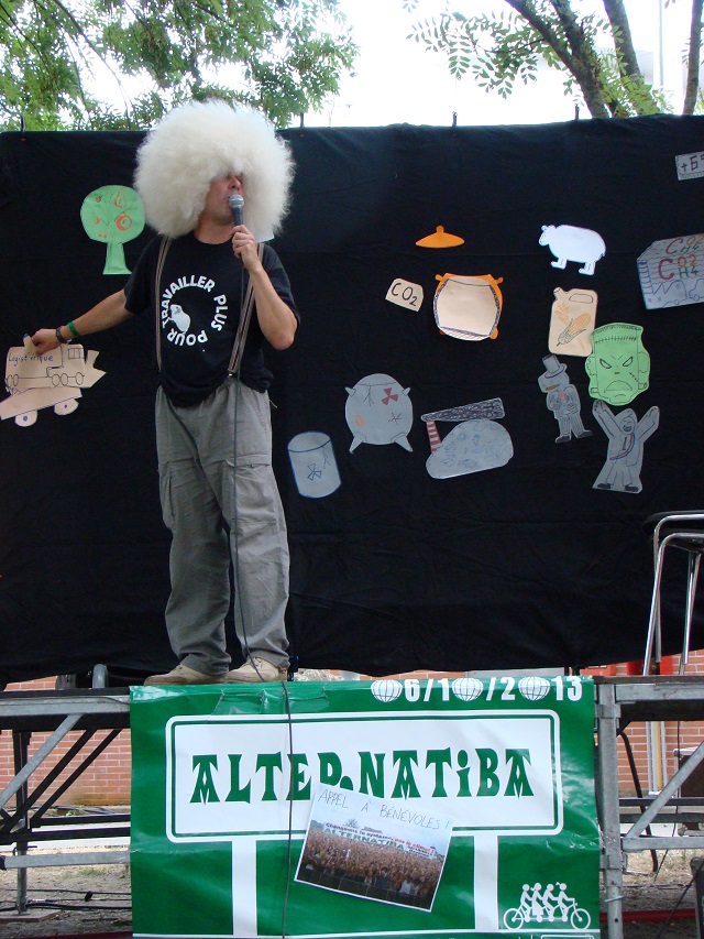 L'appel à Alternatiba lors d'une "Conférence gesticulée" (outil d'éducation populaire à mi-chemin entre le spectacle et la conférence, qui sera aussi présent à Bayonne le 6 Octobre)
