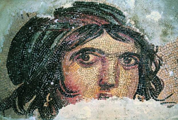 Tête-de-femme dans une mosaïque du IIe siècle après J.C. (Turquie). 