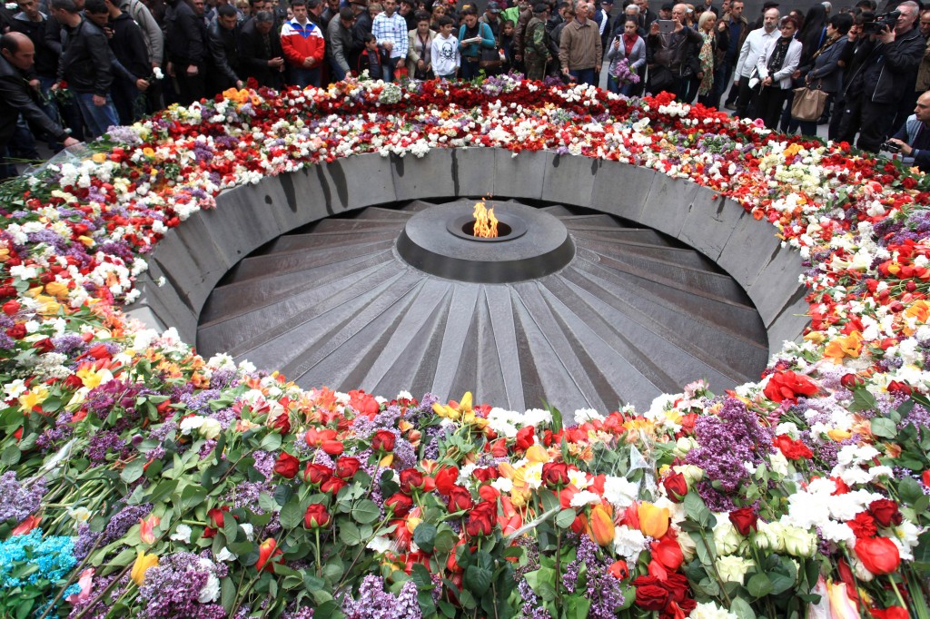 Centenaire du Génocide arménien au mémorial de Yerevan