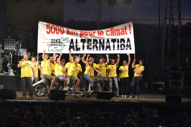 Symbole du tour Alternatiba, un tandem 4 places a été présenté aux 12 000 festivaliers d’Emmaüs Lescar-Pau, en juillet.