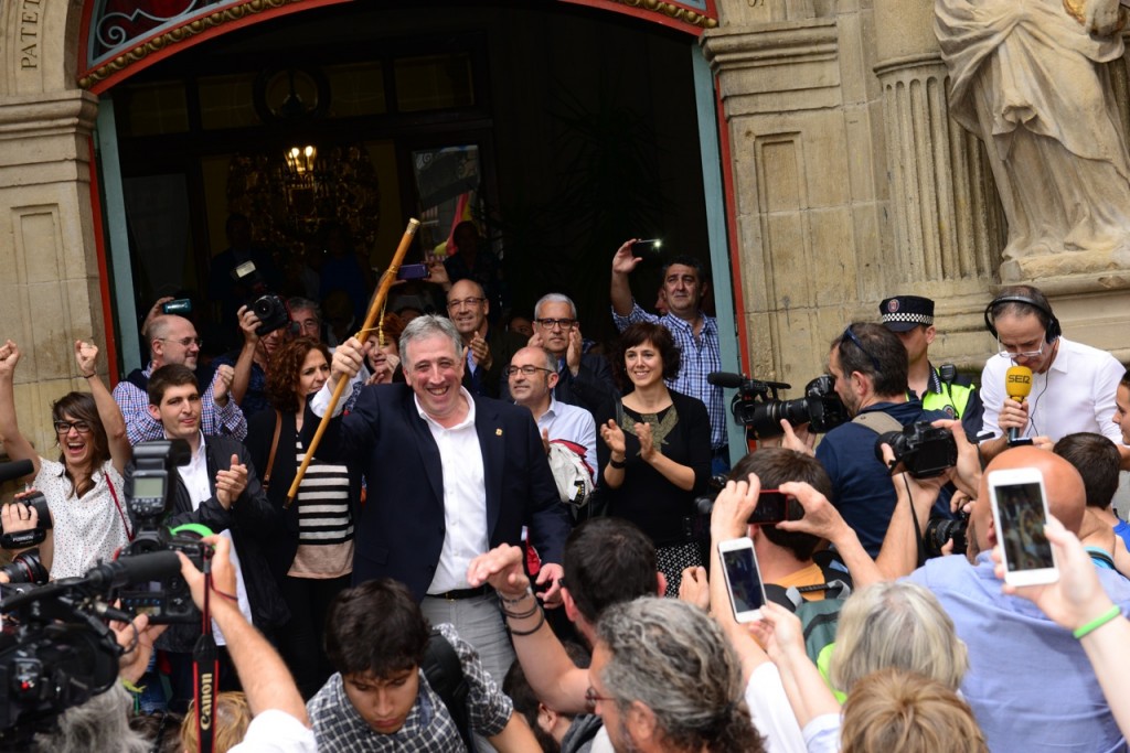 Joseba Asiron lors de son investiture à la mairie d’Iruña. Photo Kepa Etchandy