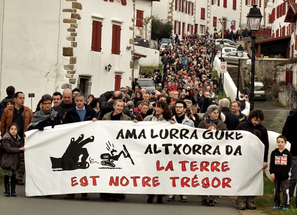 Manifestation contre les mines d'or (Espelette le samedi 11 février 2017) - Irudien Artzaina