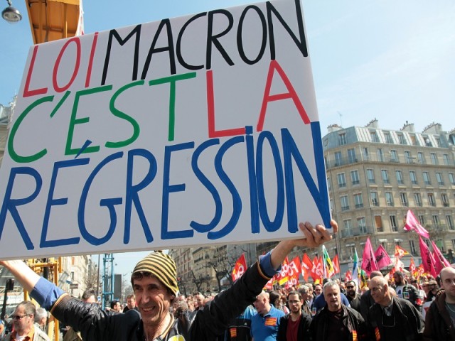 Pancarte loi Macron c'est la régression