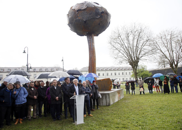 Jean Rene Etchegaray, maire de Bayonne, lors de l'inauguration de la sculpture "Arbolaren Egia" le Dimanche 8 Avril 2018. 