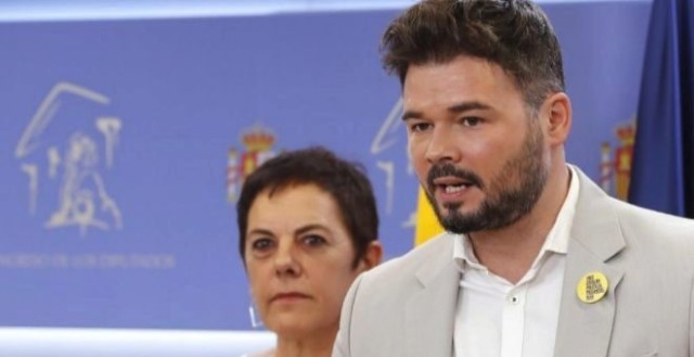 Mertxe Aizpurua et Gabriel Rufián, porte-paroles d’EH Bildu et d’ERC au Parlement espagnol.
