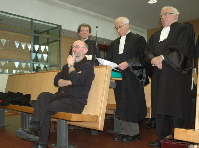 Michel et deux de ses avocats, Joseph Montier et Jean-René Etchegaray lors du procès de Laborantza Ganbara au tribunal de Bayonne (© Angela Mejias)