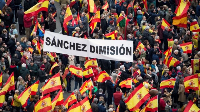 Le 13 juin à Madrid, des dizaines de milliers de manifestants contre les grâces accordées aux souverainistes catalans.