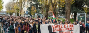 Manifestation "Vivre et se loger au pays ! Espekulazioari ez!" du 20/11/2021 (Photo : Jean-Jacques Richepin)