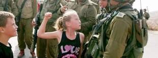 La courageuse petite fille blonde qui demandait aux forces de Poutine de rentrer chez elles était en fait une Palestinienne.