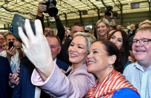 Michelle O’Neill le 7 mai en compagnie de la presidente du Sinn Fein, Mary Lou McDonald.