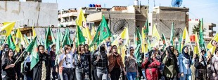 Manifestation de femmes kurdes pour dénoncer les attaques des forces turques dans le nord-est de la Syrie.