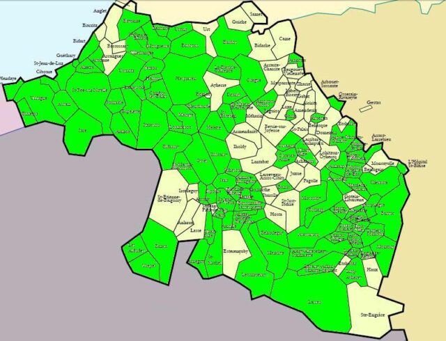 Lurralde Kolektibitatearen aldeko 104 herriak berdez. Klixka bukaeran, 104 auzapezen/herrien zerrenda.