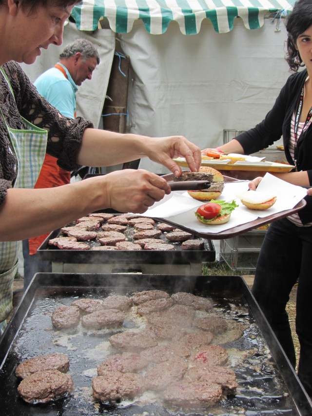 Euskal Herria Zuzenean festibalean estrenatu den Etxeko burger ogitarte berezia hamarnaka ekoiztuko da hain segur bost egunez