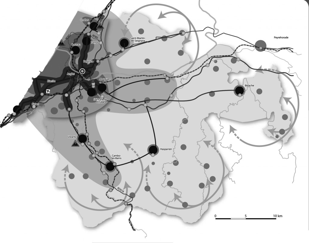 Organiser et renforcer l'offre en transport collectif entre et vers les principales villes et petites villes. 