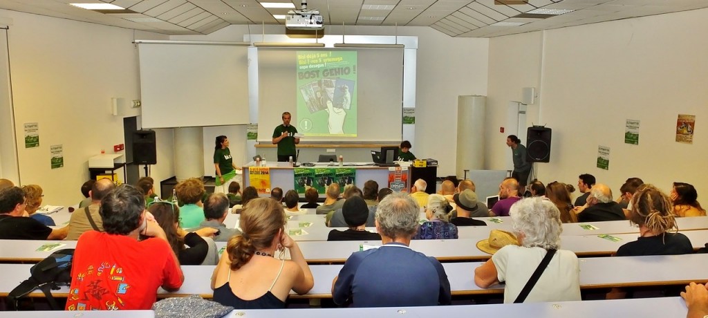96 personnes à une conférence publique sous un format original, le vendredi 20 juin 2014 à Bayonne pour les 5 ans de Bizi!