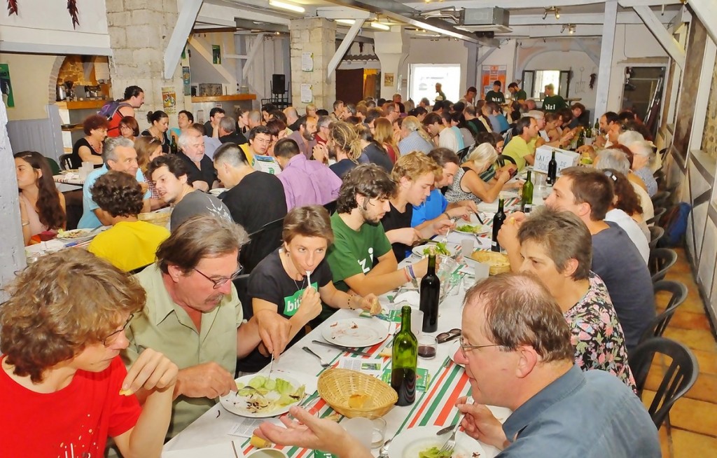 150 personnes au repas des 5 ans de Bizi le samedi 21 juin 2014 à Bayonne.