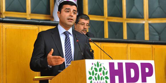 Selahattin Demirtaş (né le 10 avril 1973 à Palu, Elazığ) est un homme politique turc d'origine kurde zaza, co-président du Parti démocratique des peuples.
