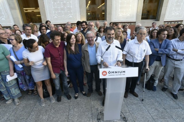 Omnium Cultural, née en 1961 compte 68 000 membres et oeuvre en faveur de la langue et de la culture catalanes.