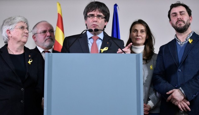 Carles Puigdemont lors d'une conférence de presse à Bruxelles après les élections du 21 décembre 2017.