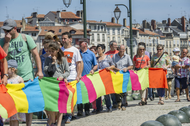 2015ean 5 hiriburuetan GED ekitaldiak. Irudian, Baionakoaren zati bat. 