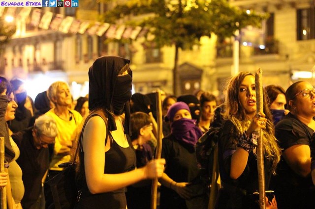 Passage du collectif féministe d'autodéfense dans la txosn Moskotarrak vendredi 24 août.