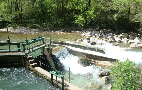 Barrage hydro-électrique du côté de Banka