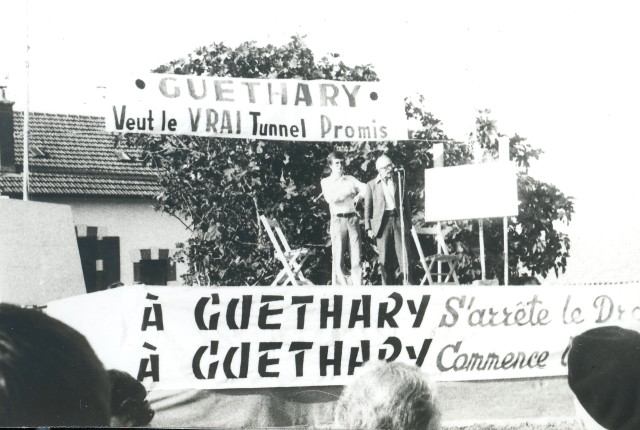 Le 7 septembre 1975, sur l’estrade du meeting à Guéthary, Pierre Lebaillif et Bernard Charbonneau.