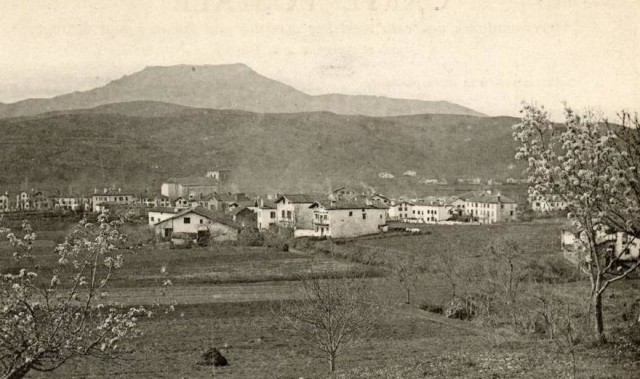 Senpere où par la construction du lac "les agriculteurs dégagent, les spéculateurs, les Parisiens, les Bordelais et les gendarmes arrivent (Enbata n°272)"