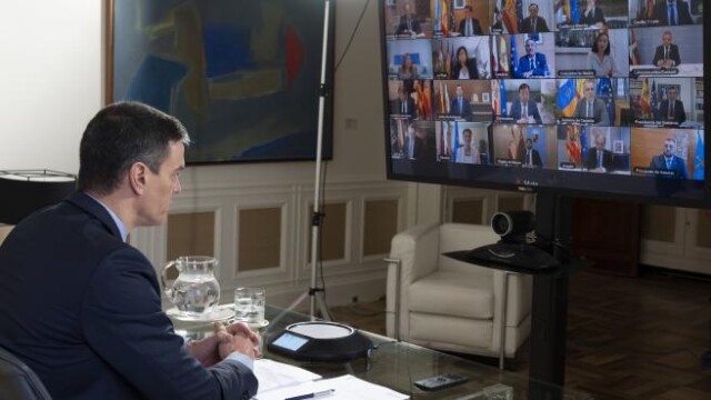 Le Président du Gouvernement Espagnol, Pedro Sanchez en vidéo-conférence avec les Présidents des gouvernements autonomes.