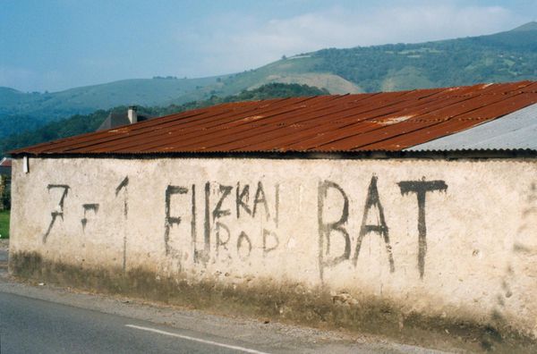 Graffiti des années 60 entre Mauléon et Tardets 