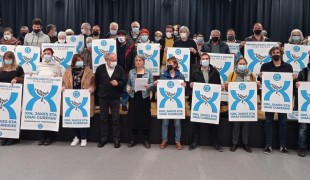 Bakegileen agerraldi jendetsua, larunbatean, abenduaren 4an, mobilizazio fase berri bat aurkezteko Frantziako Gobernua aitzina pausuak egitera bultzatzeko. Desobedientzia zibilaren ildotik, ekintza indartsuago eta determinatuagoak aitzin ikusiak dira.