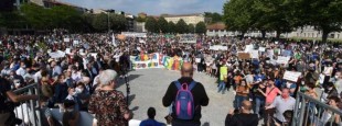 Dix mille personnes ont défilé le samedi 29 mai à Bayonne à l’appel d’Euskal Konfederazioa, dans le cadre de la journée commune d'actions du collectif  "Pour Que Vivent Nos Langues"