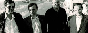 Le député européen Max Simeoni, le leader des Verts Antoine Weachter et Ramuntxo Camblong, aux côtés de Jakes Abeberry en juin 1989 pour le soutenir dans sa lutte contre la bétonisation du littoral biarrot.