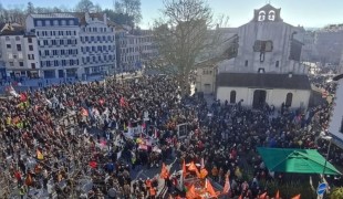 Erretreten kontrako manifestaldiaren hasiera, Baionan, 2023ko otsailaren 11n.