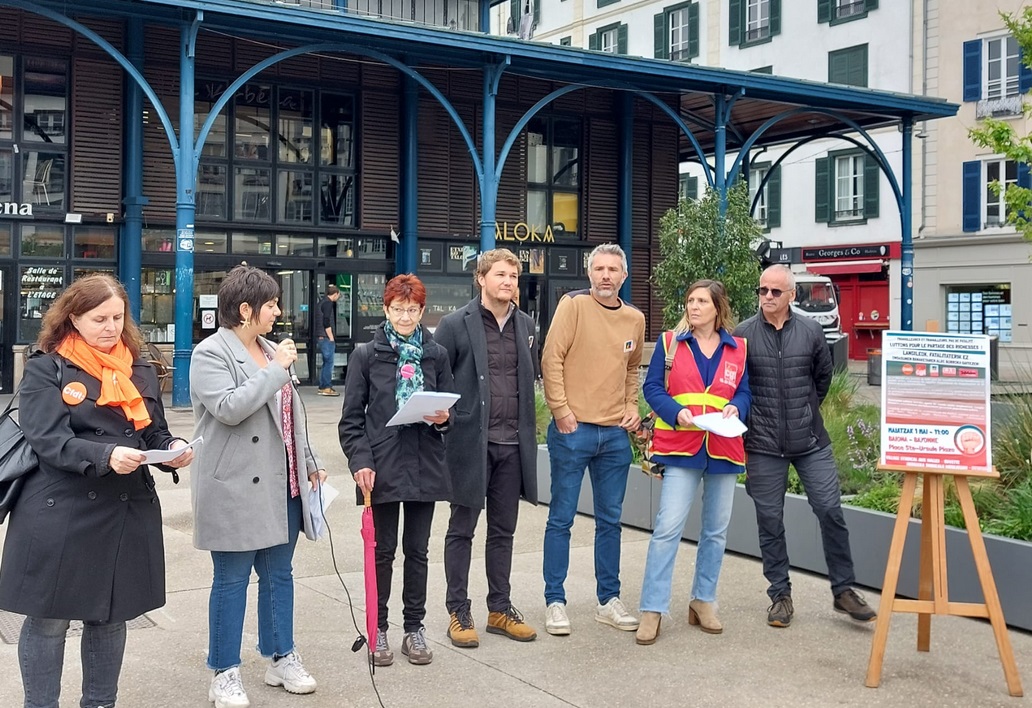 Conférence de presse de l'inter-syndicale au marché de Bayonne le 15/04/2024. 