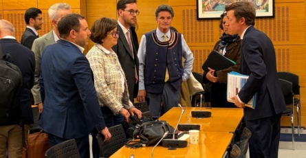 Le ministre de l’Éducation nationale Édouard Geffray, auditionné le 20 mai 2026 par le groupe d’études Langues et cultures régionales de l’Assemblée nationale, co-présidé par les députés Paul Molac et Peio Dufau, et dont font partie Colette Capdevielle et Iñaki Echaniz.